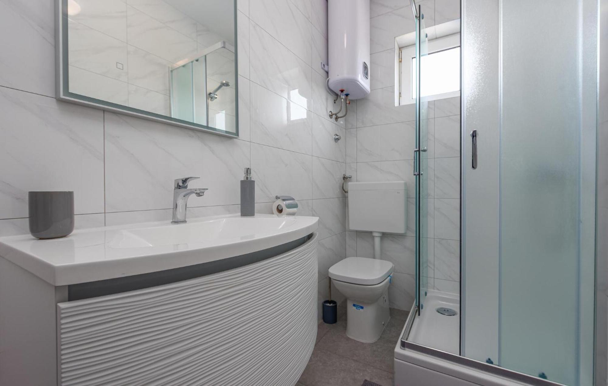 Amazing Apartment In Pakoštane Extérieur photo