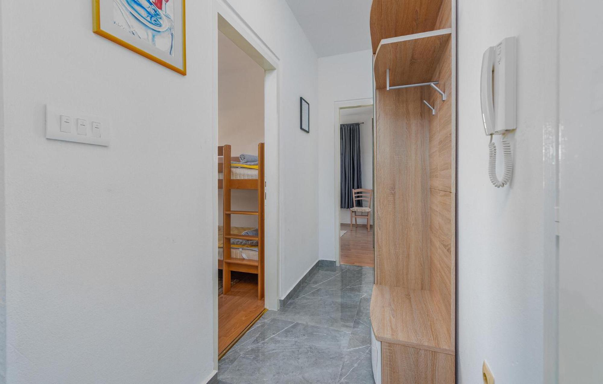 Amazing Apartment In Pakoštane Extérieur photo