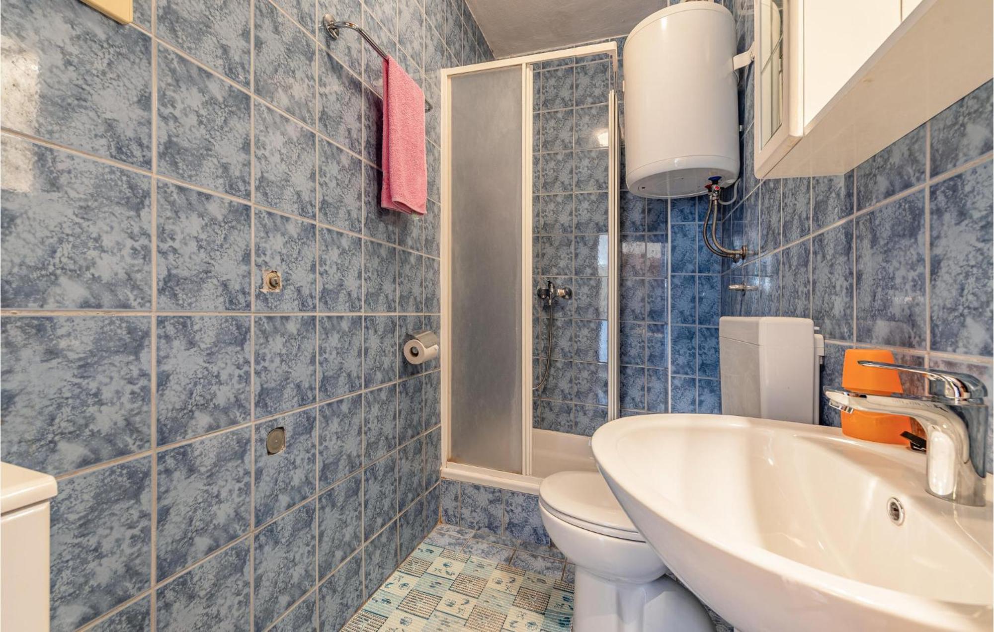 Amazing Apartment In Pakoštane Extérieur photo