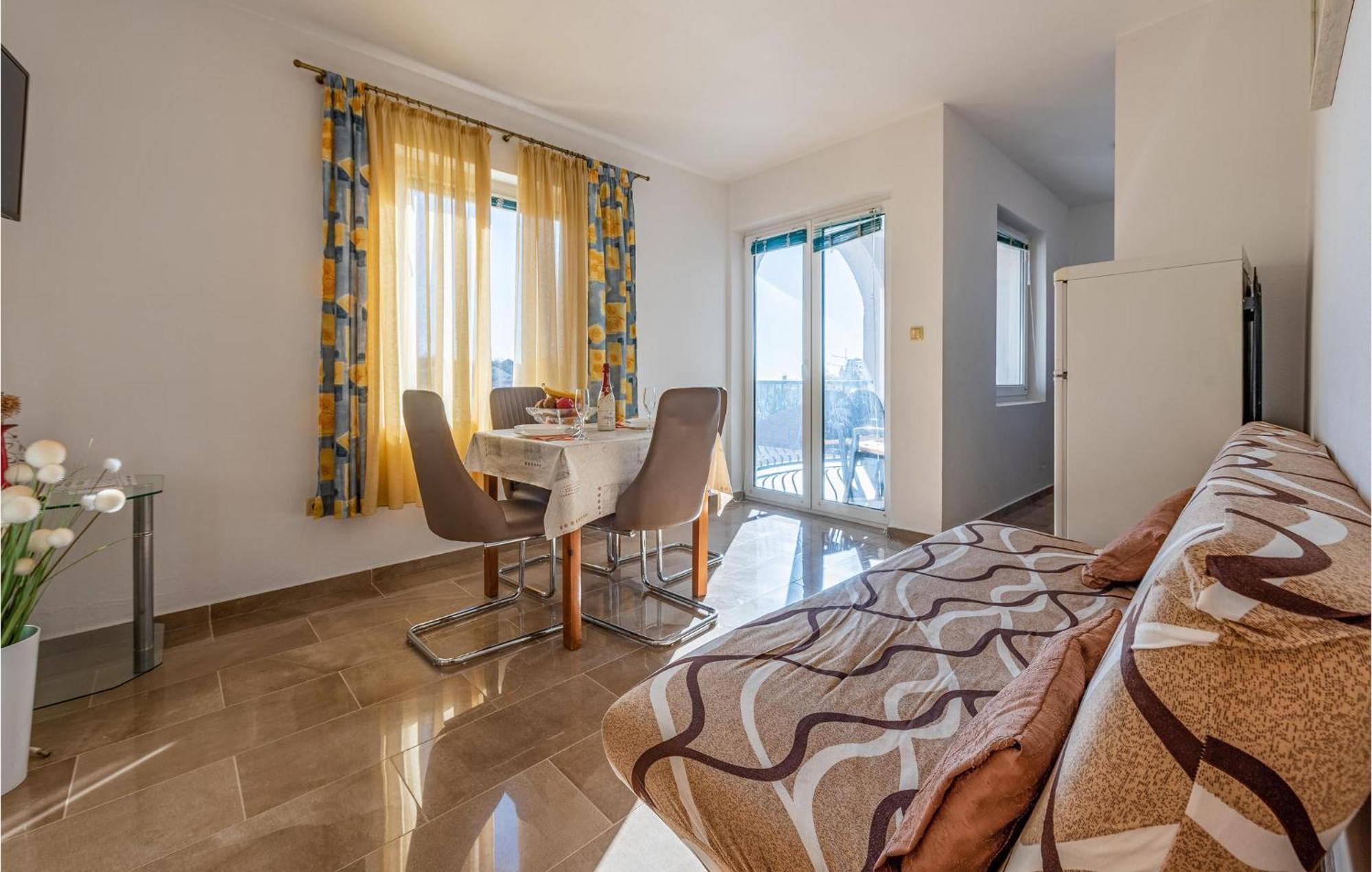 Amazing Apartment In Pakoštane Extérieur photo